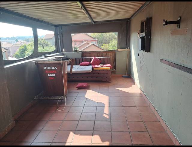 2 BEDROOM TOWNHOUSE FOR SALE IN CASTLEVIEW